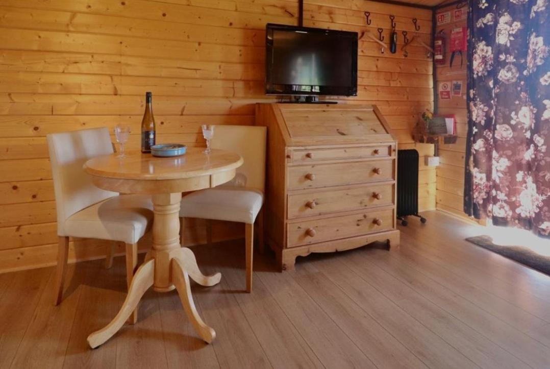 Country Bumpkin - Romantic Couples Stay In Oakhill Cabin Ngoại thất bức ảnh